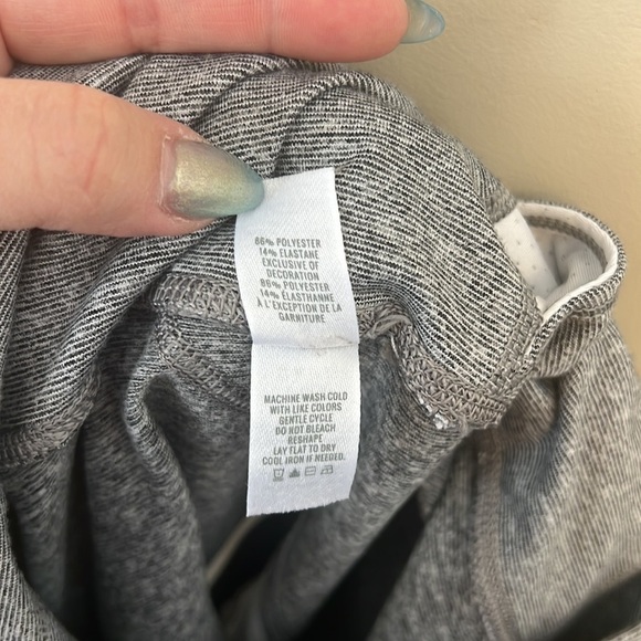 Aerie Grey High Waisted Yoga Pants/ Leggings Size M - Picture 6 of 10